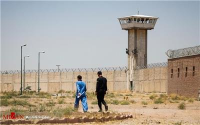 یک عکس و چند نکته: زندانبانان نیز دربندند